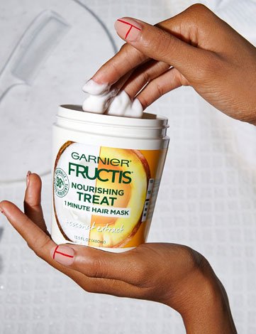 Garnier Fructis Nourishing Treat 1 Minute Hair Mask + Coconut Extract application